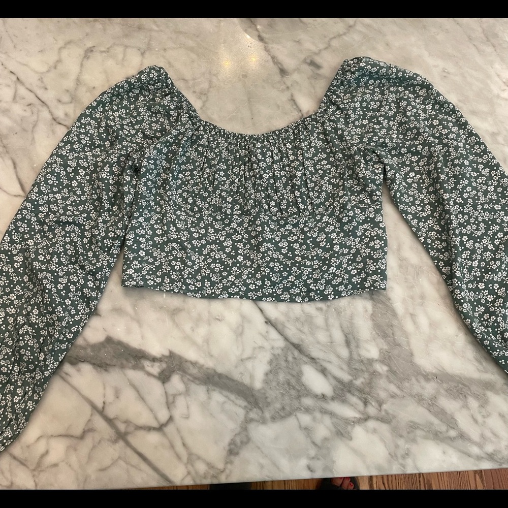 Hollister Puff Sleeve Cropped Peasant Top